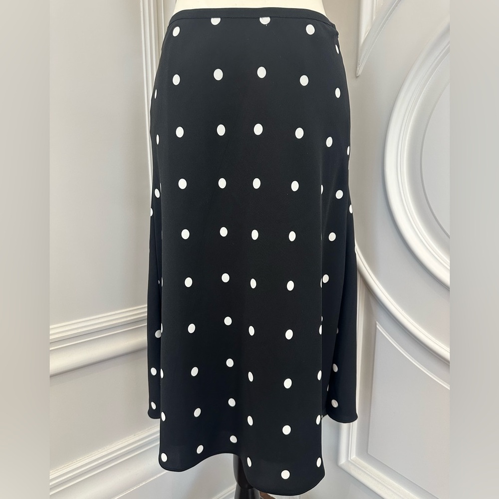 Ann Taylor Chic Y2K Old Money Flared Black and White Polka Dot Skirt (Size 2)
